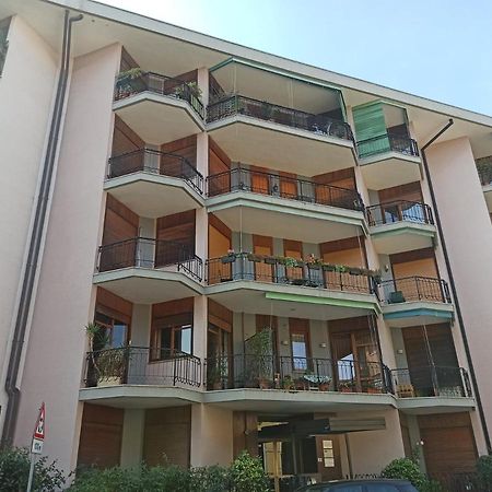 Blue Wave Apartment Arona - Lago Maggiore ภายนอก รูปภาพ