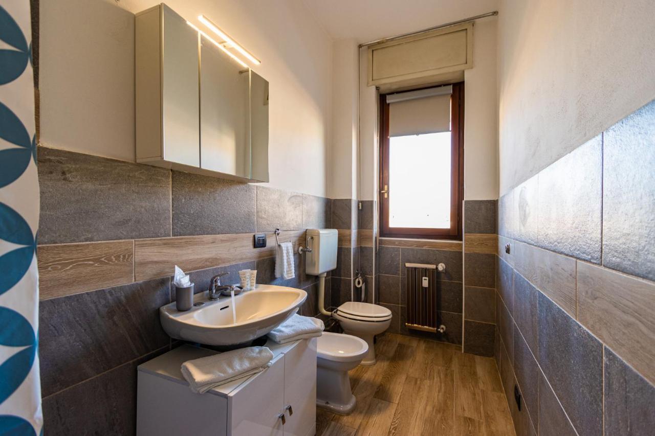 Blue Wave Apartment Arona - Lago Maggiore ภายนอก รูปภาพ