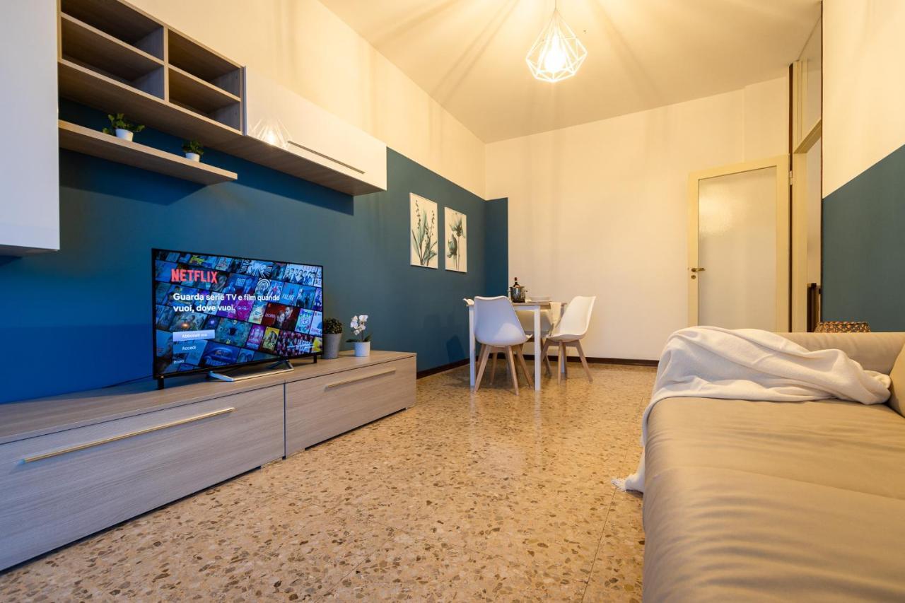 Blue Wave Apartment Arona - Lago Maggiore ภายนอก รูปภาพ