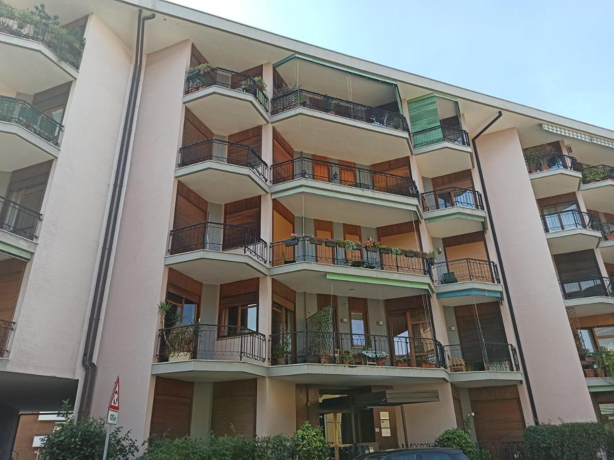 Blue Wave Apartment Arona - Lago Maggiore ภายนอก รูปภาพ